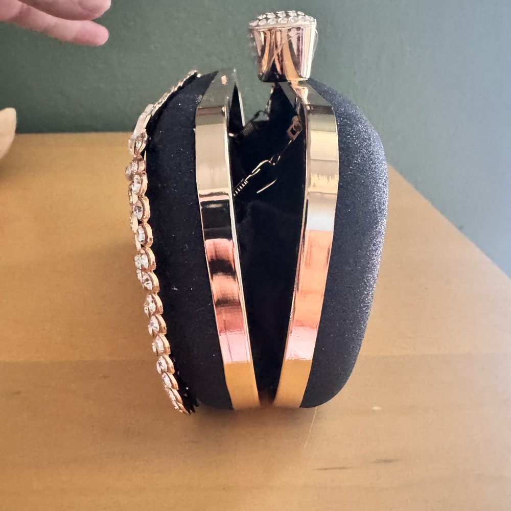 Black & Gold Rhinestone Evening Clutch – NWT ✨ - Picture 4 of 8